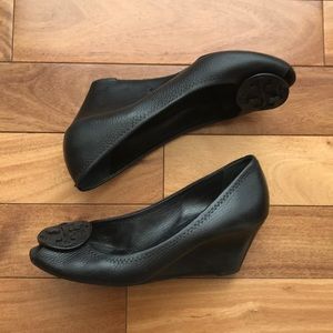 TORY BURCH SALLY 2 WEDGE, OPEN TOE BLACK LEATHER